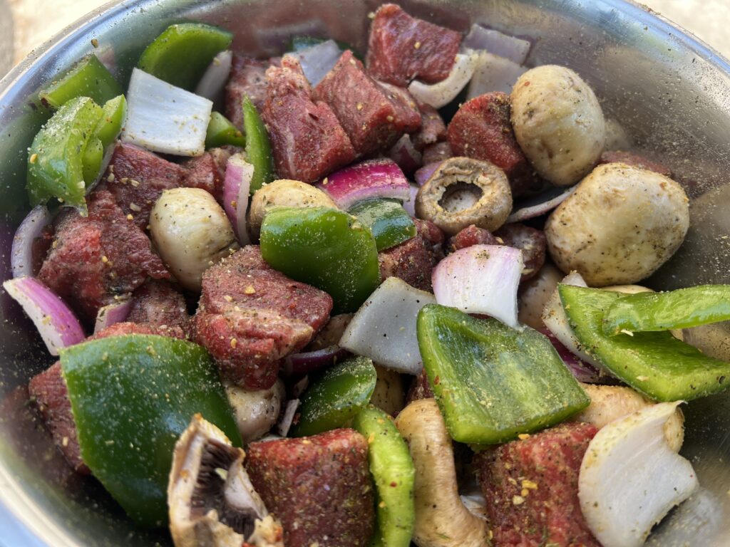 Seasoned ingredients for steak skewers